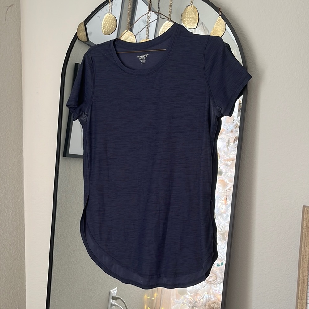 athletic wear t shirt